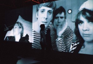 Gob Squad Prater der Volksbuehne mit "Kitchen" UA 30.03.07. Links als Gast Steffi Ackermann.